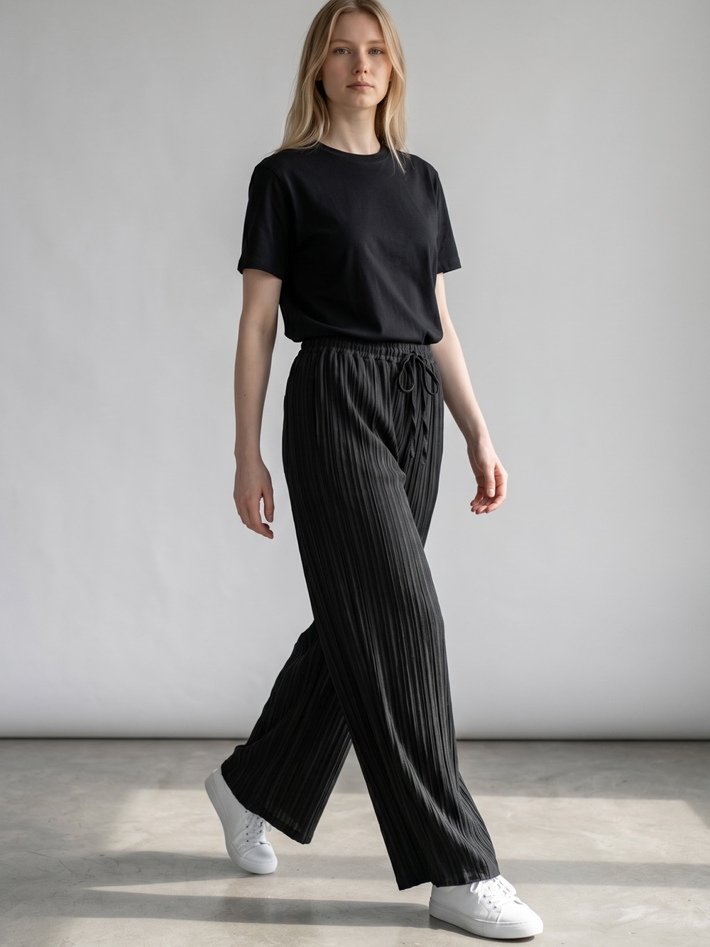 Women's Black Pleated Wide-Leg Pull-On Pants - Picture 1 of 4